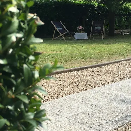 Les Pommiers Bed & Breakfast