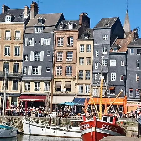 Les Pommiers Bed & Breakfast 3*