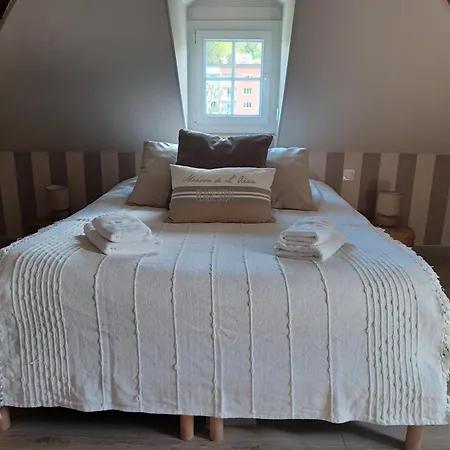 Les Pommiers Bed & Breakfast