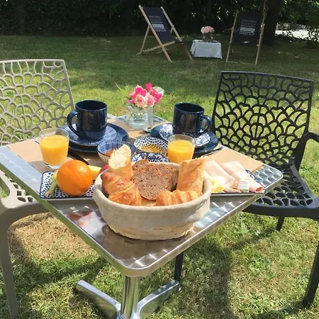 Les Pommiers Bed & Breakfast *